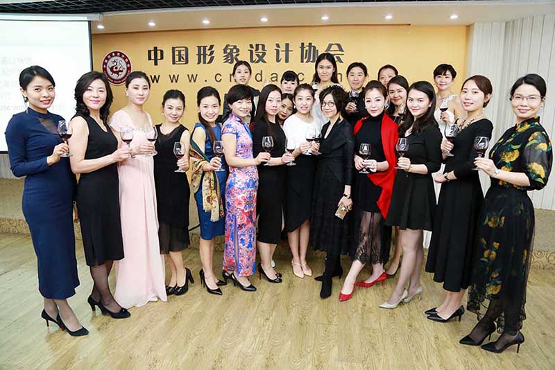 ������ʦ��ע��������ѵʦѵ��Ӫͬѧ��Ӱ