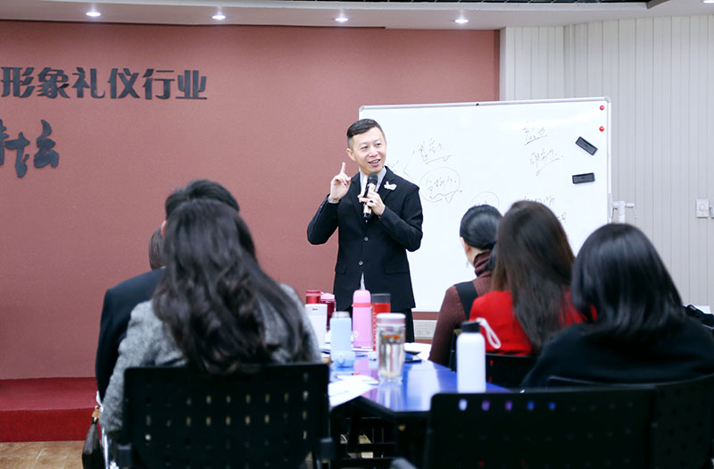 课堂上的韩久九老师