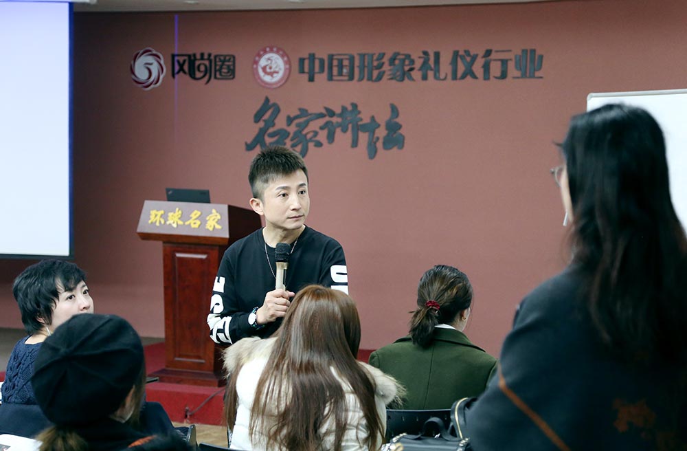 路平老师回答同学的现场提问
