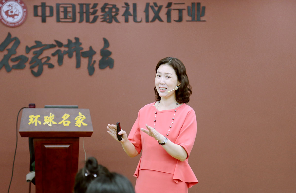 课堂上的文琦老师