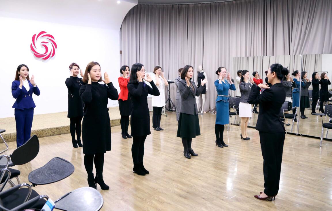 服务礼仪培训师