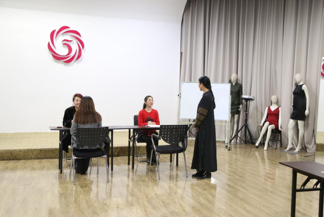 服务礼仪培训课堂练习