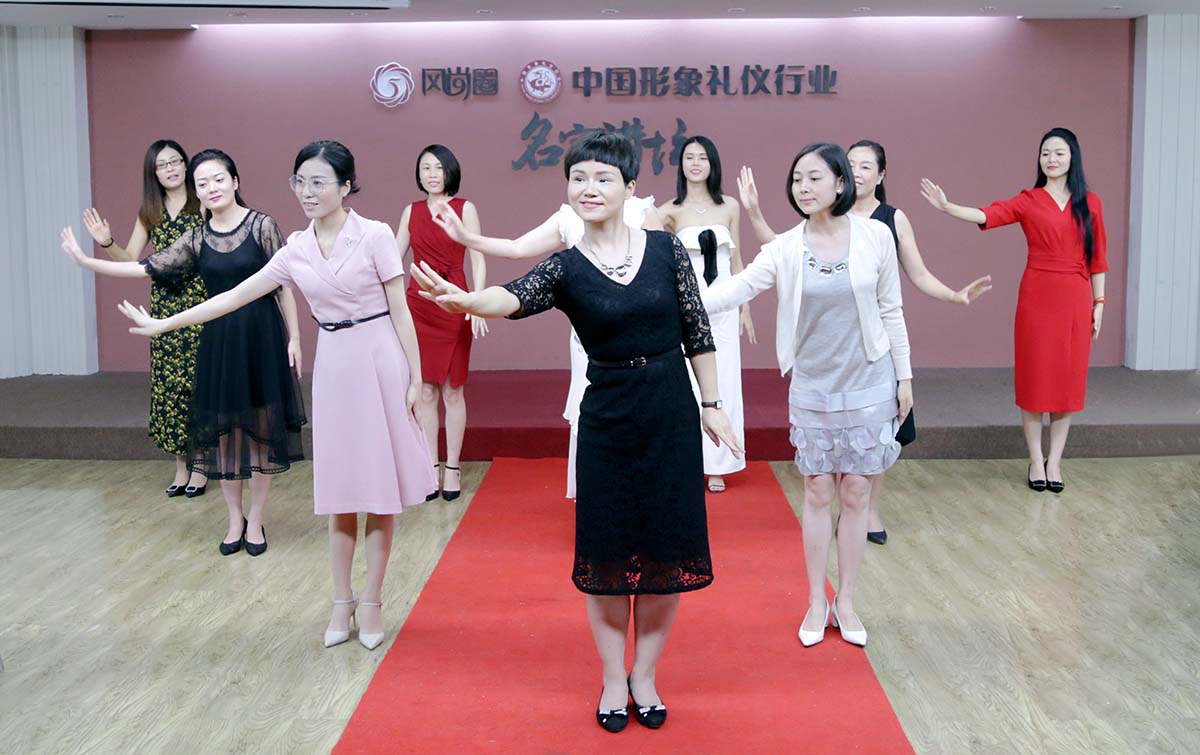 精彩的礼仪操表演