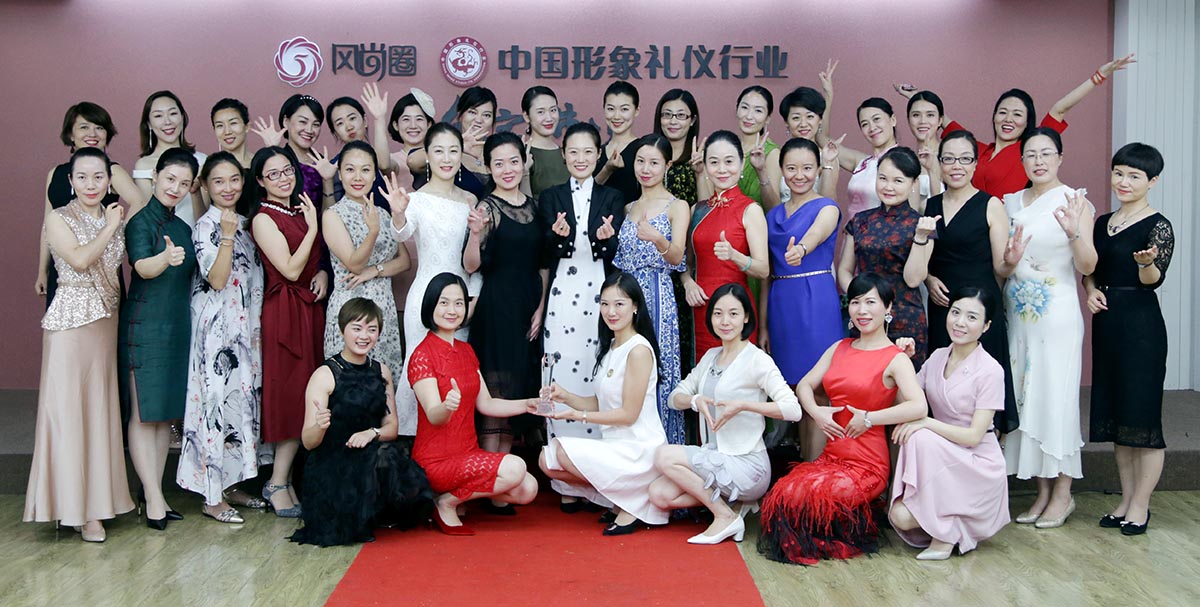 全晚会结束时体同学合影