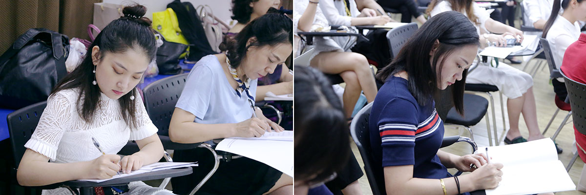 认真做笔记的同学们