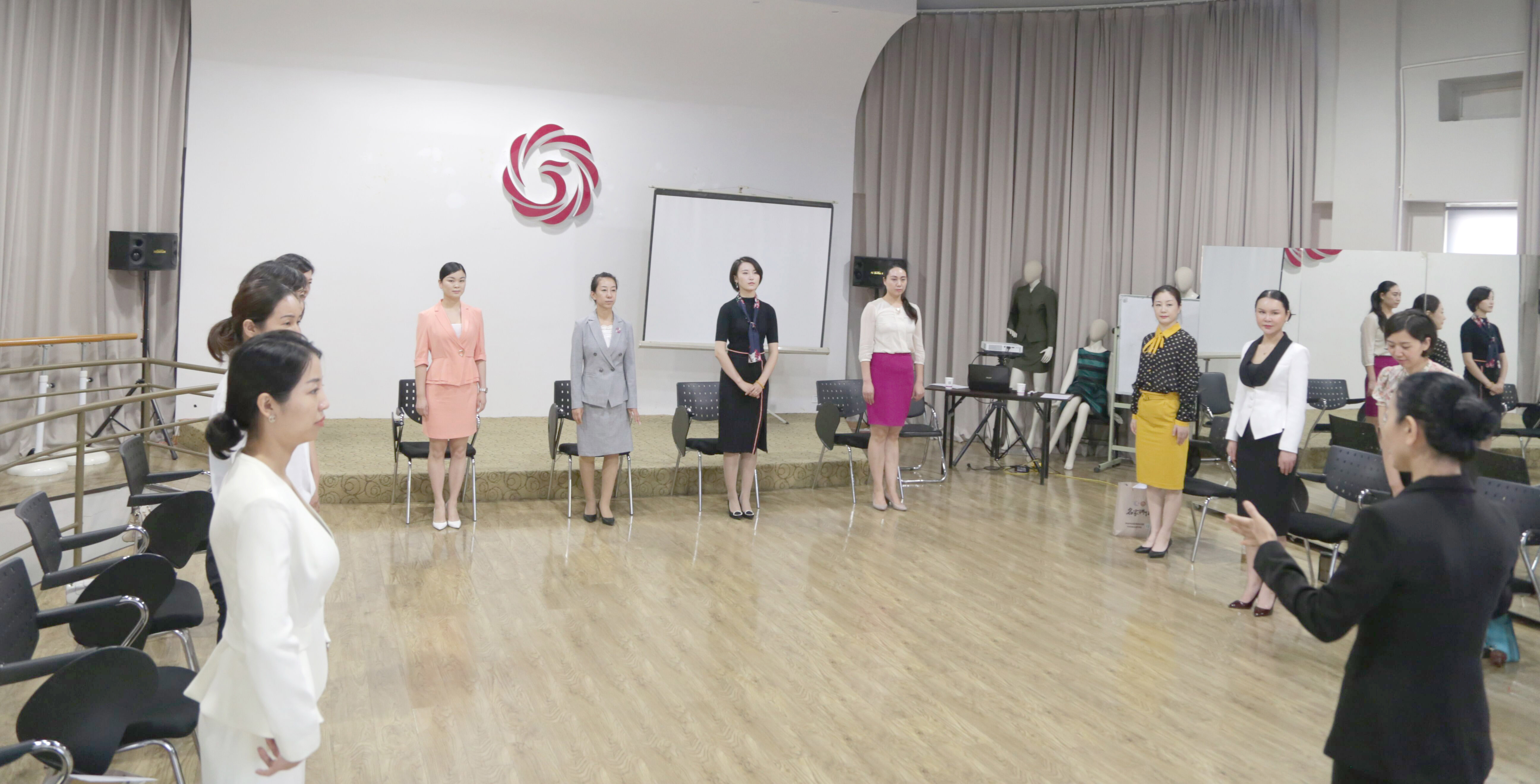 服务礼仪实训班