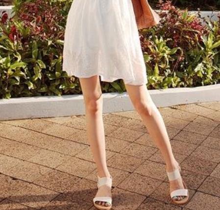 白色的连衣裙怎么搭配鞋子：潮人最爱搭配技巧