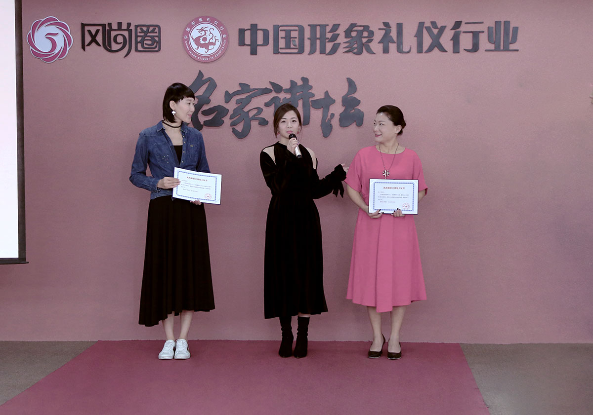 联合创始人蔡泽珣女士正在发表感言