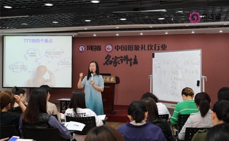 礼仪培训师于焕新老师
