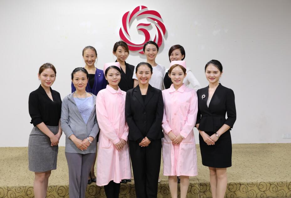 服务礼仪实训班大合影