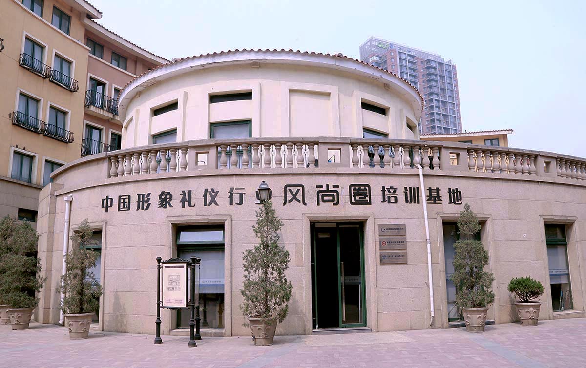 礼仪培训师风尚圈