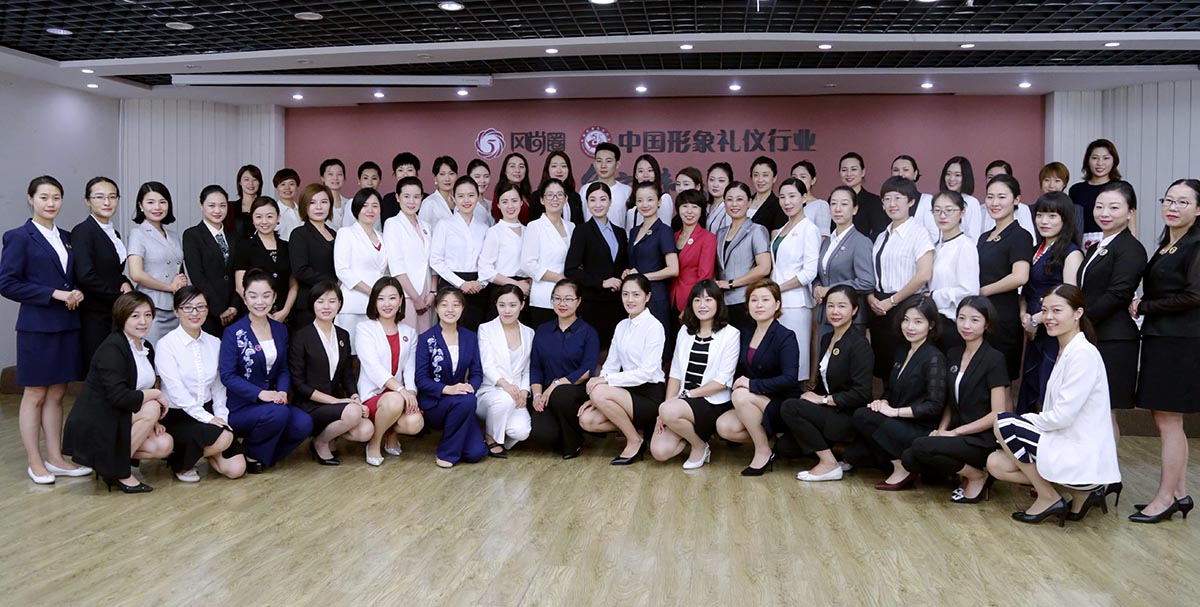 礼仪培训师大合影