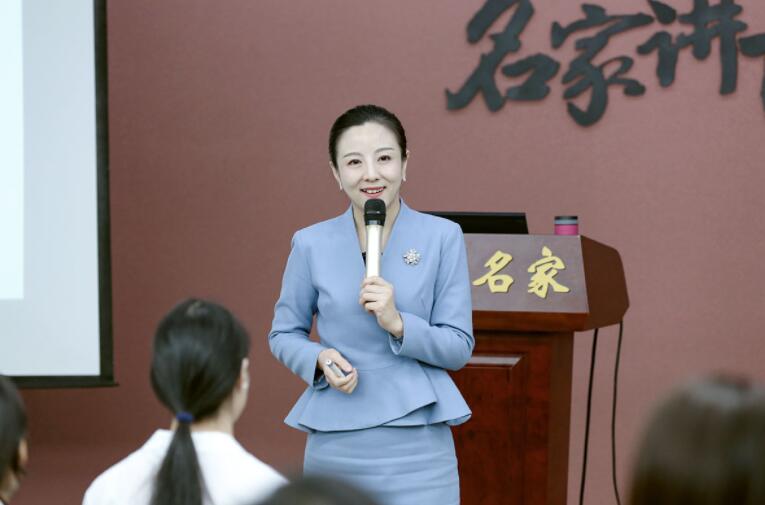 培训证资格考礼仪师证可以吗_礼仪培训师资格证怎么考_培训证资格考礼仪师有用吗