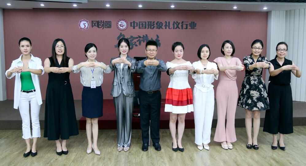 礼仪培训师资格证怎么考_培训证资格考礼仪师证可以吗_培训证资格考礼仪师有用吗