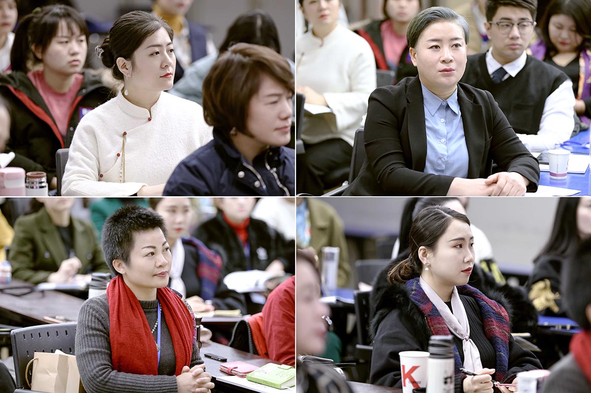 认真听讲的同学们