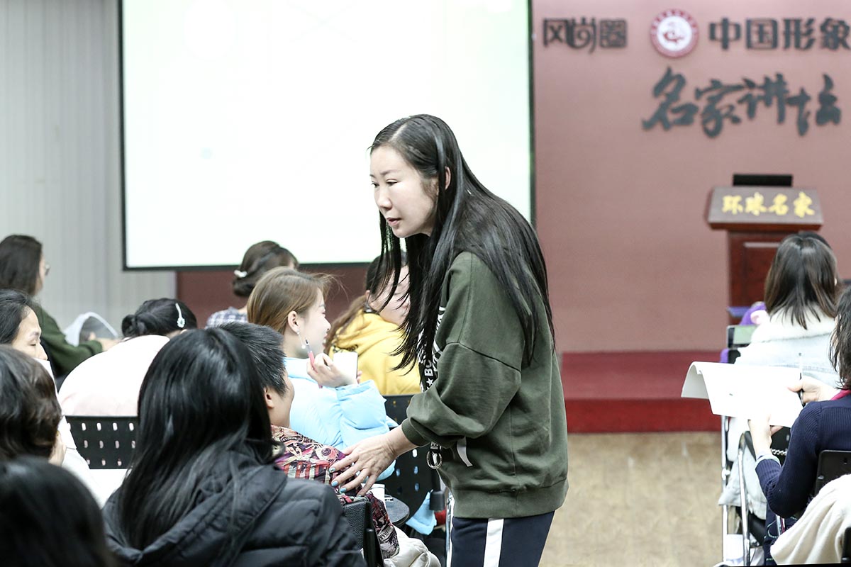 于焕新老师指导同学画图