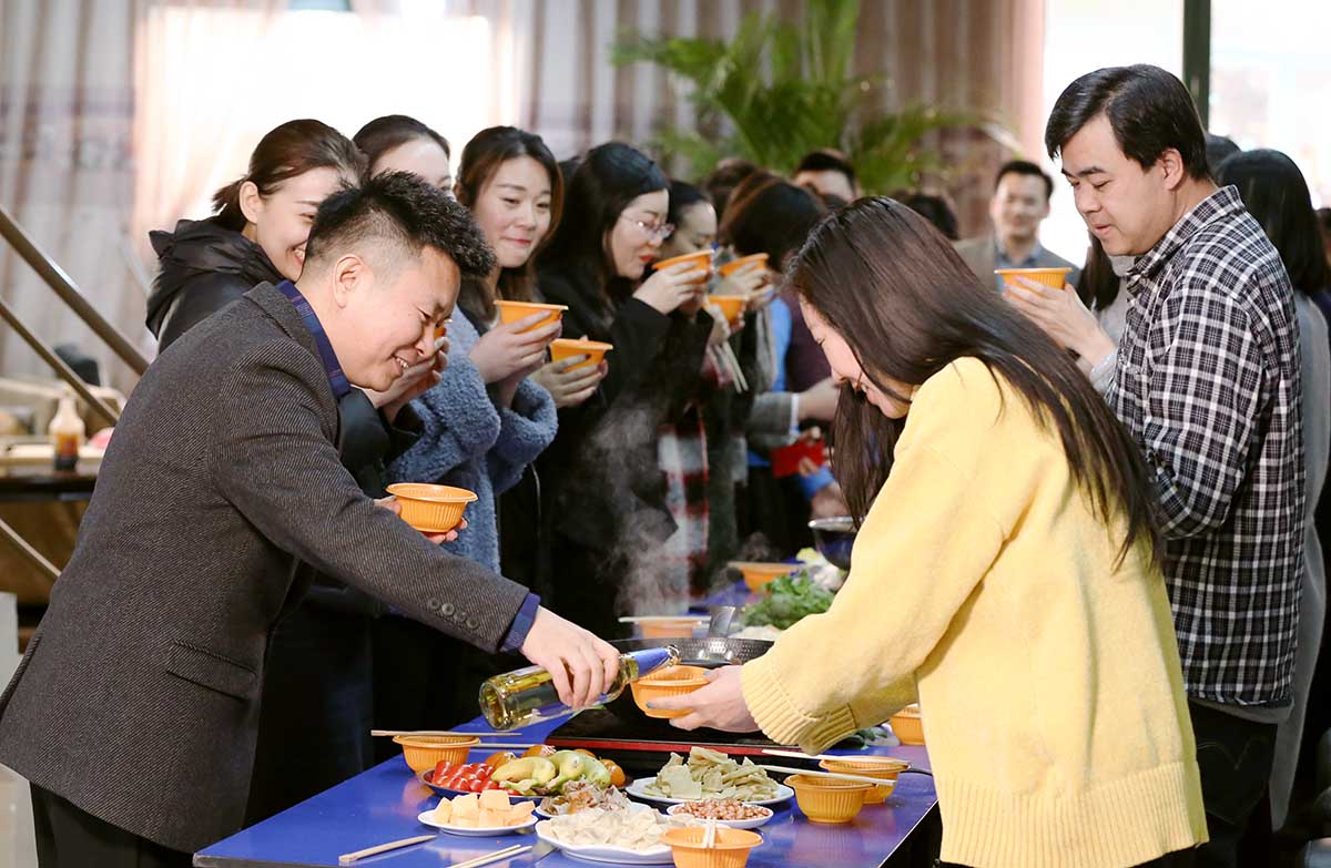 和风尚圈的朋友们一同开怀畅饮