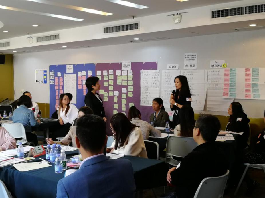 礼仪培训师胡爽姿