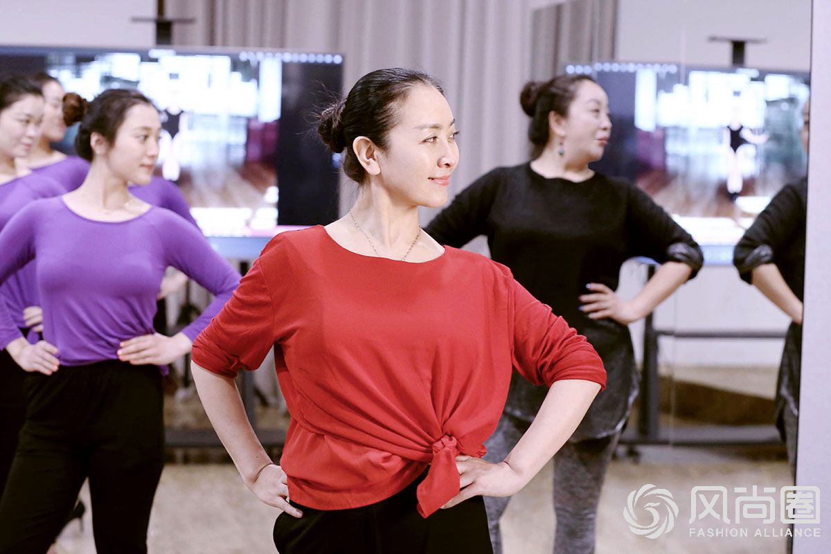 徐文波老师带领同学们进行训练