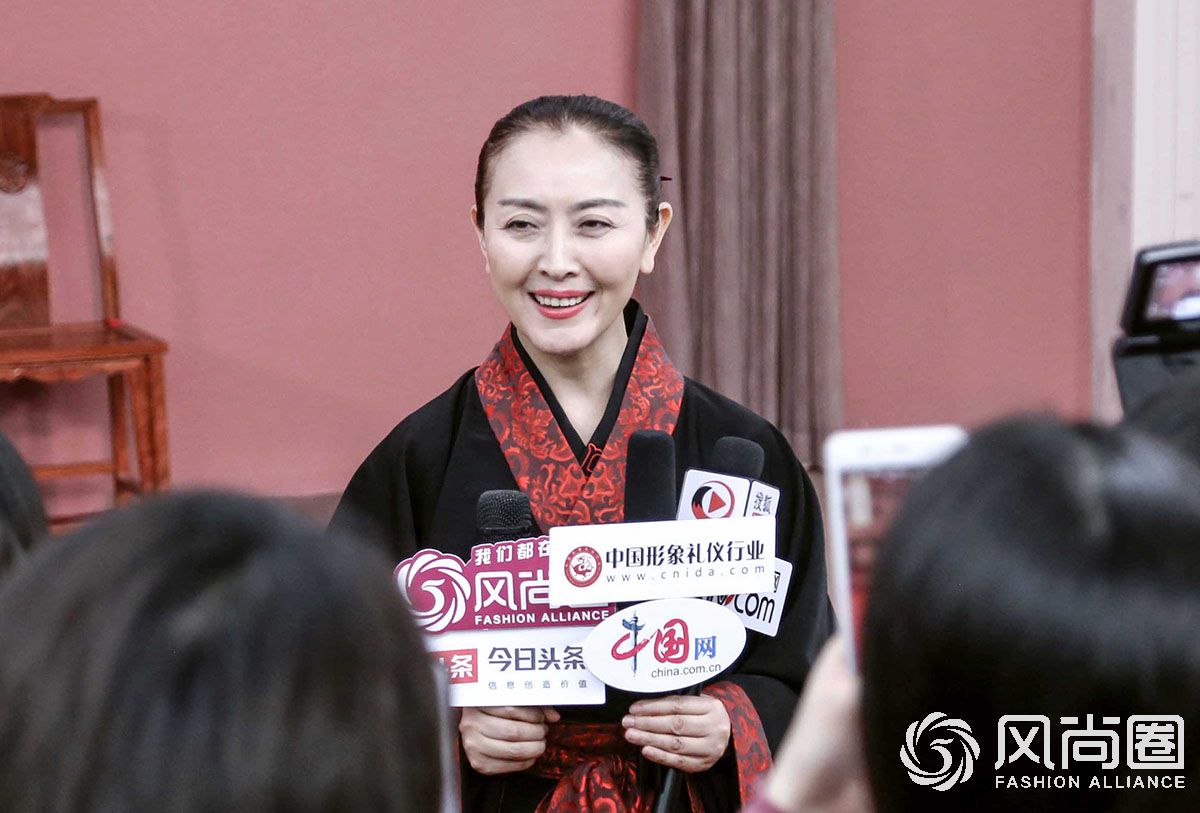 徐文波老师接受媒体采访