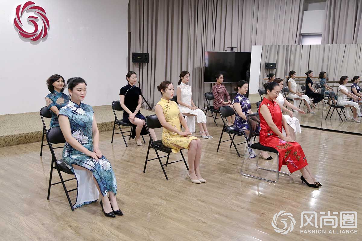 往届专业形体仪态训练营旗袍仪态练习