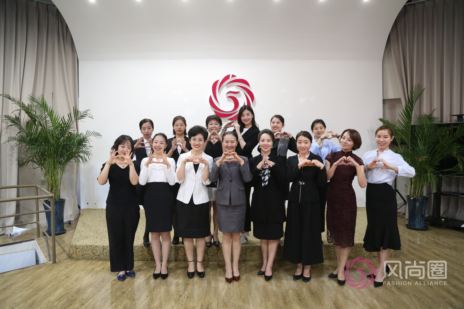 服务礼仪培训大合影