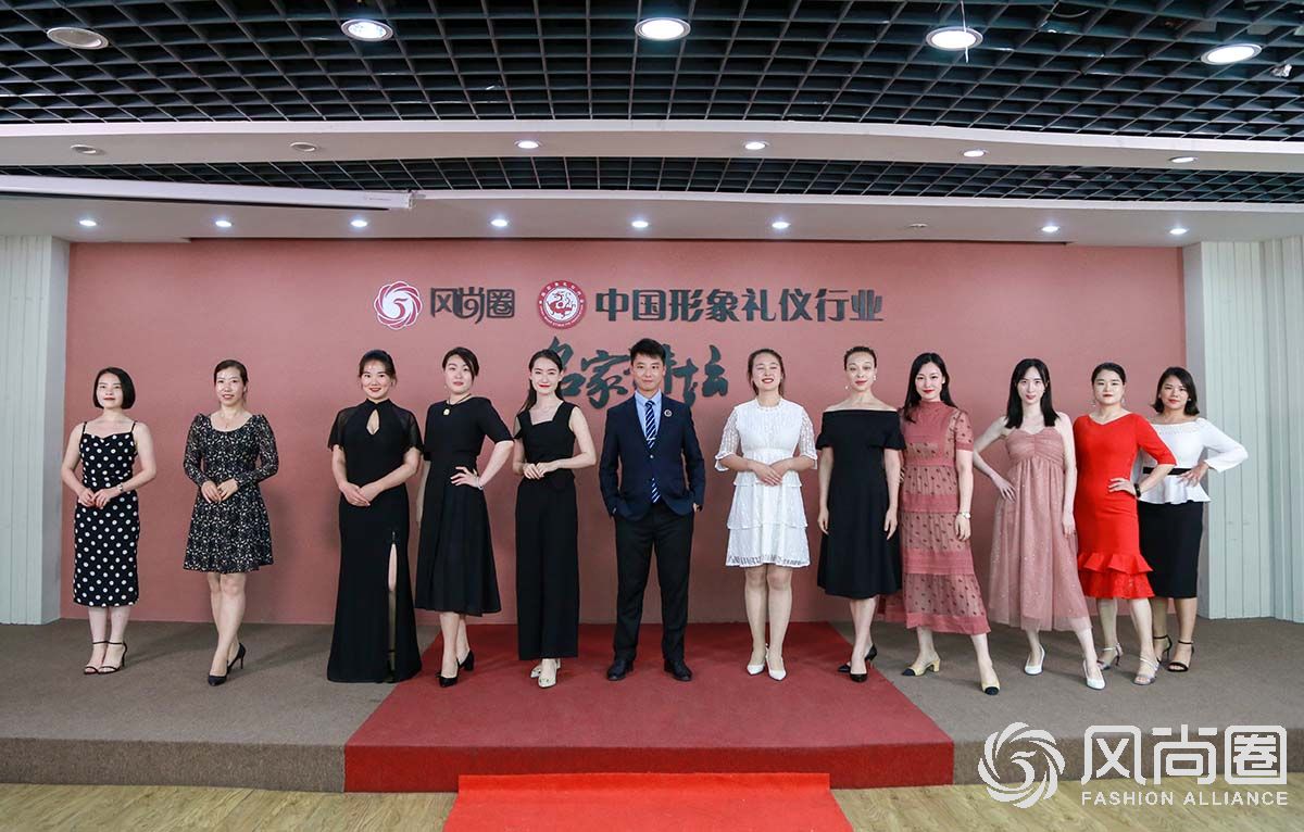 小组合影