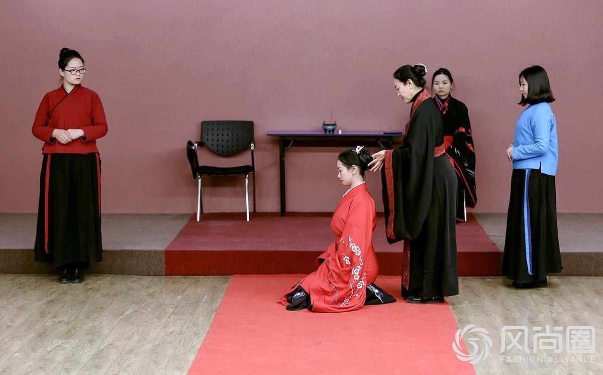 在风尚圈举办的中华女子成人礼——笄礼仪式