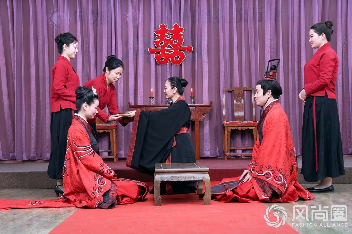 在风尚圈举办的中华传统婚礼仪式