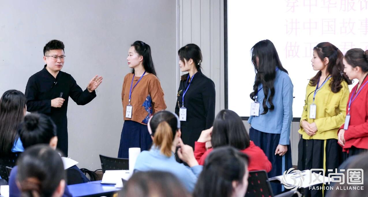 礼仪培训师课堂