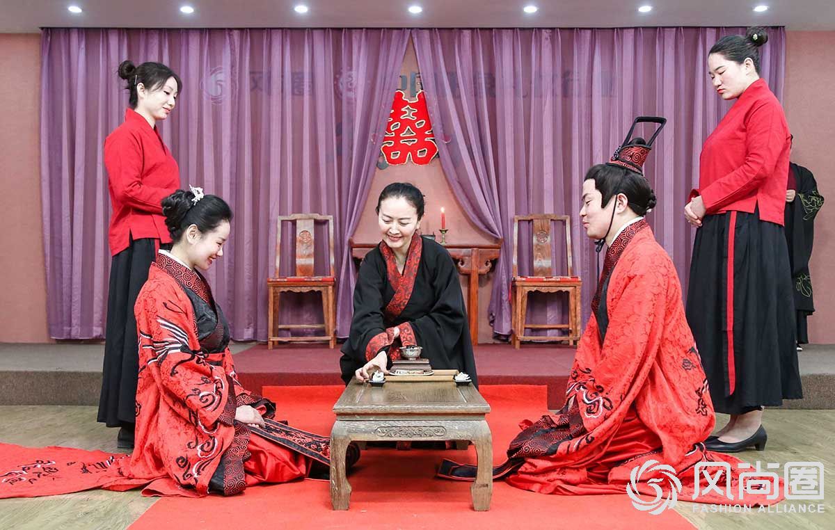 礼仪培训师训练营举办的中华传统婚礼