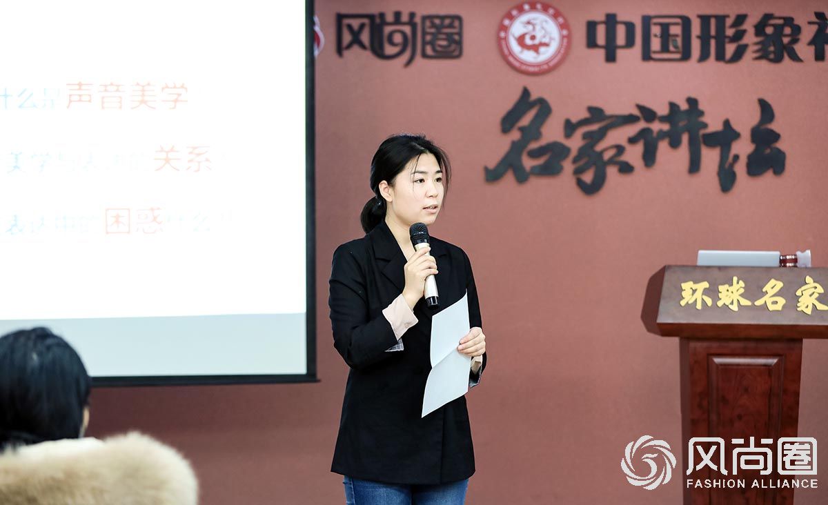 正在发言的小组同学