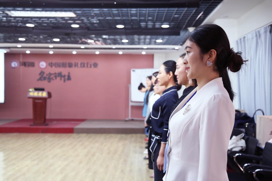 礼仪培训师的就业前景