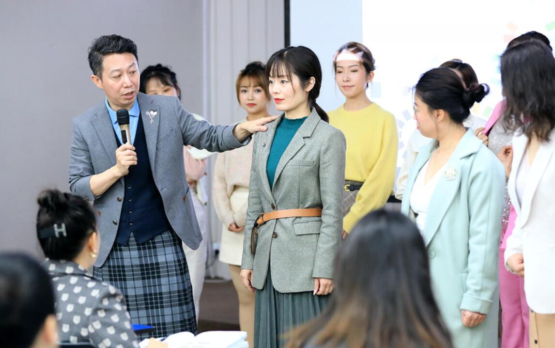 服装搭配师培训:黄色