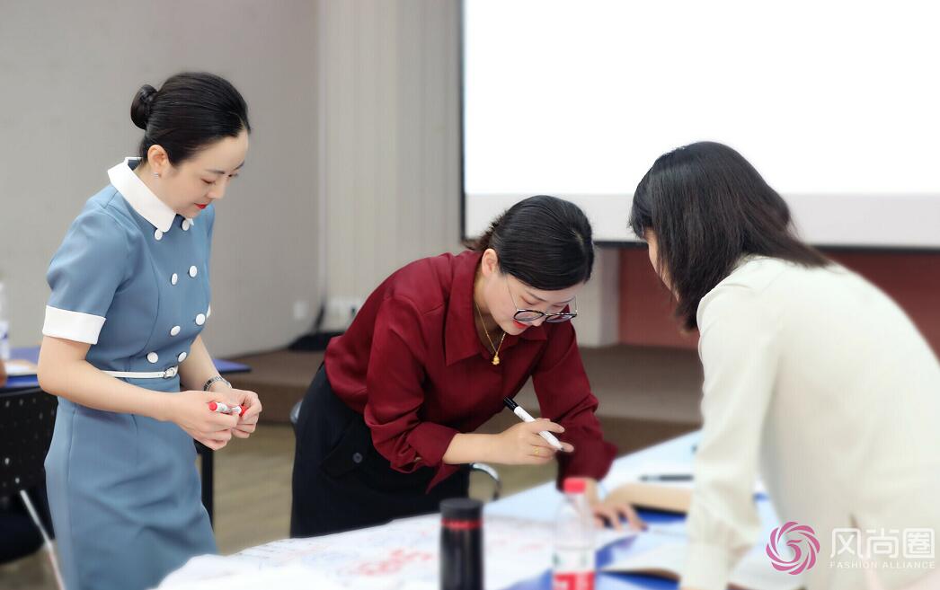 礼仪培训师逯瑶老师如何演讲