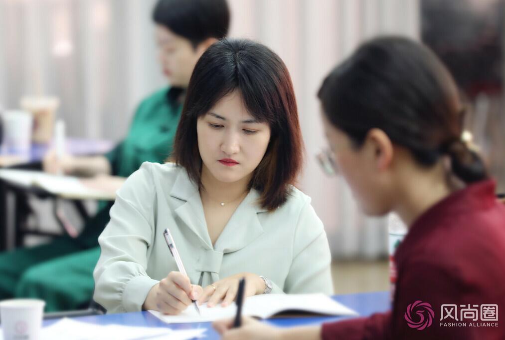 礼仪培训师逯瑶老师如何演讲