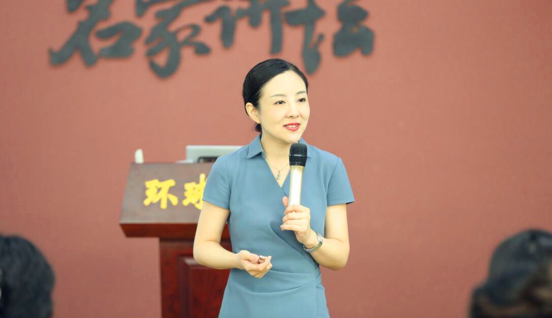 礼仪培训师逯瑶老师