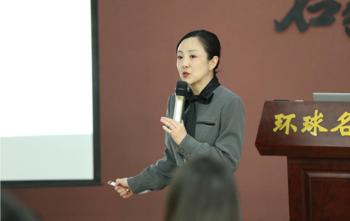 逯瑶老师的礼仪培训师