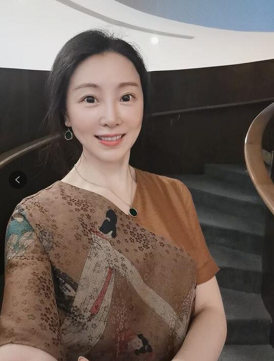 李依依老师
