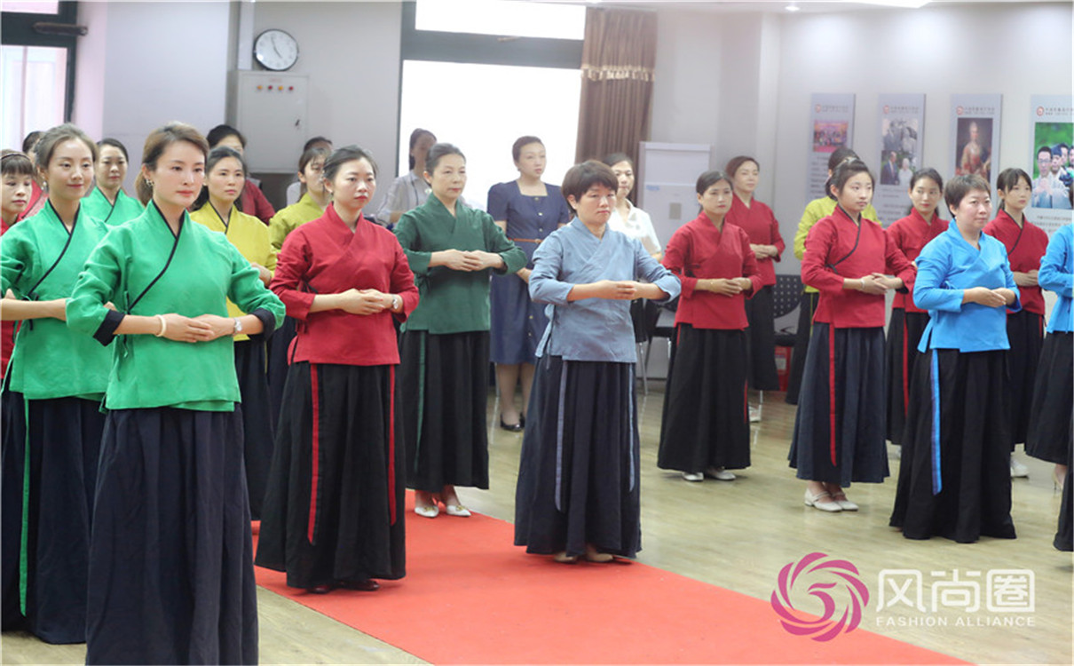 礼仪培训师训练营课程花絮--释彩礼