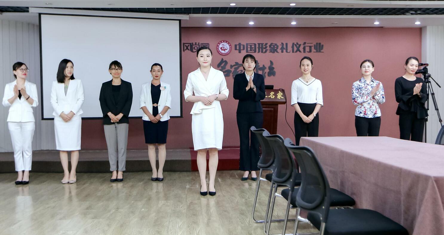 礼仪培训师服务礼仪培训
