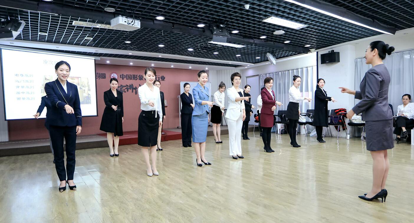 礼仪培训师服务礼仪培训