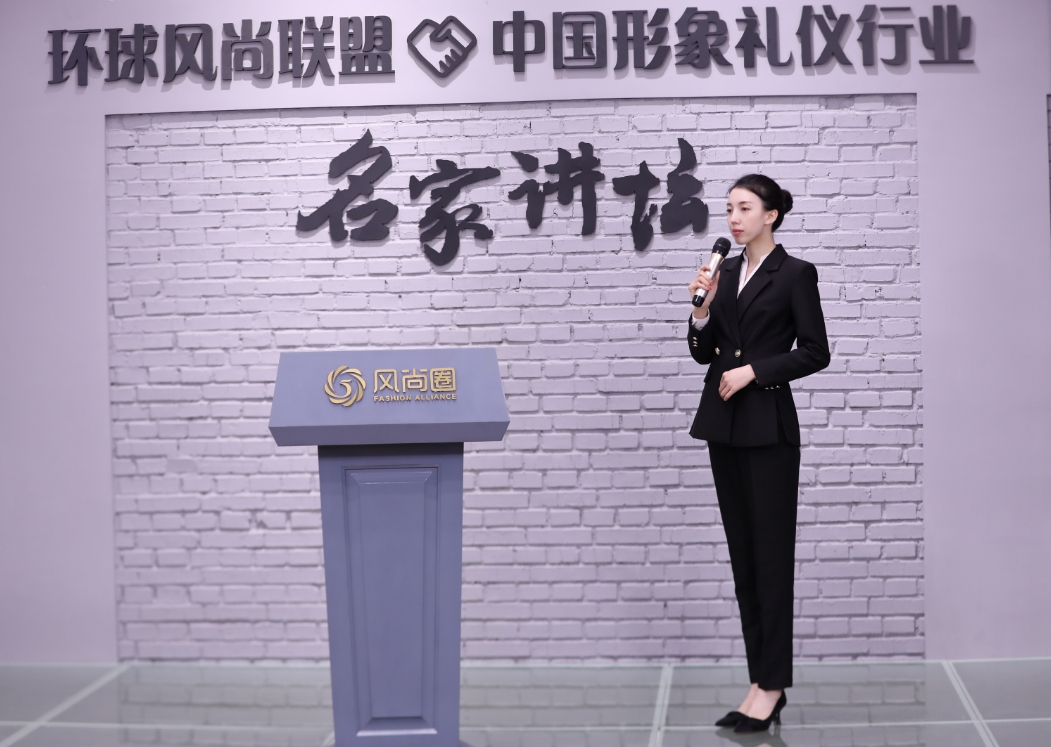 高级礼仪培训师郑琴