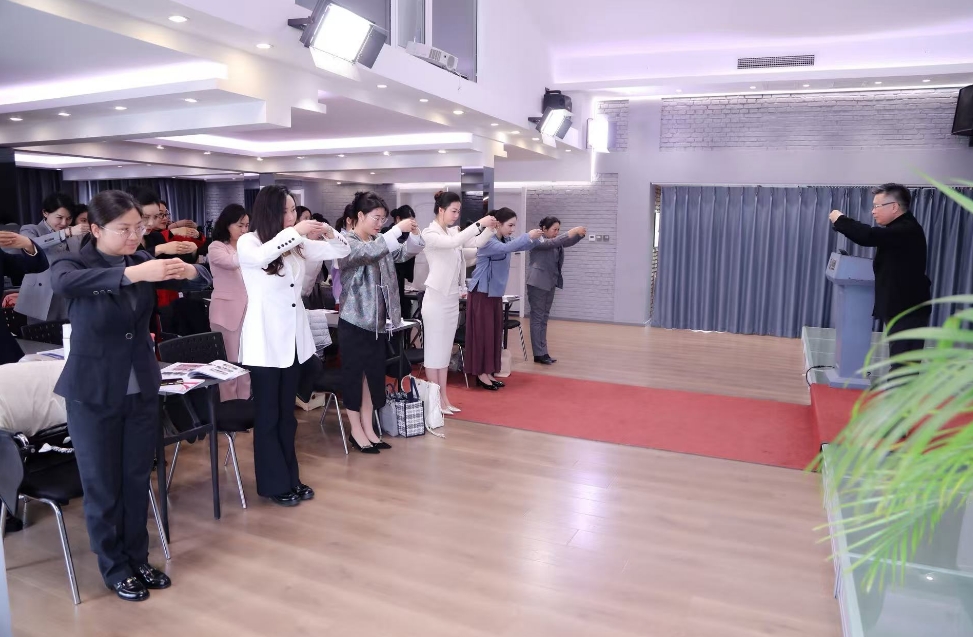 ������ѵʦ��